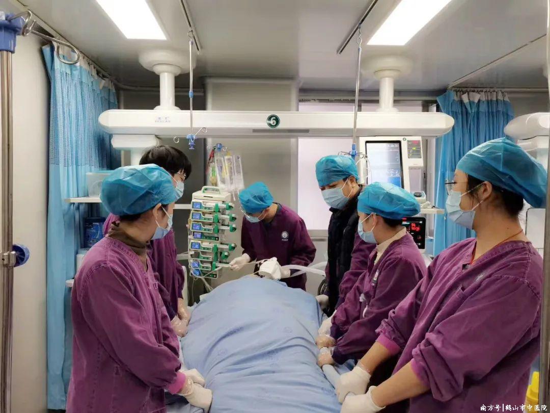 与死神赛跑，一名危重“白肺”患者的重生之路
