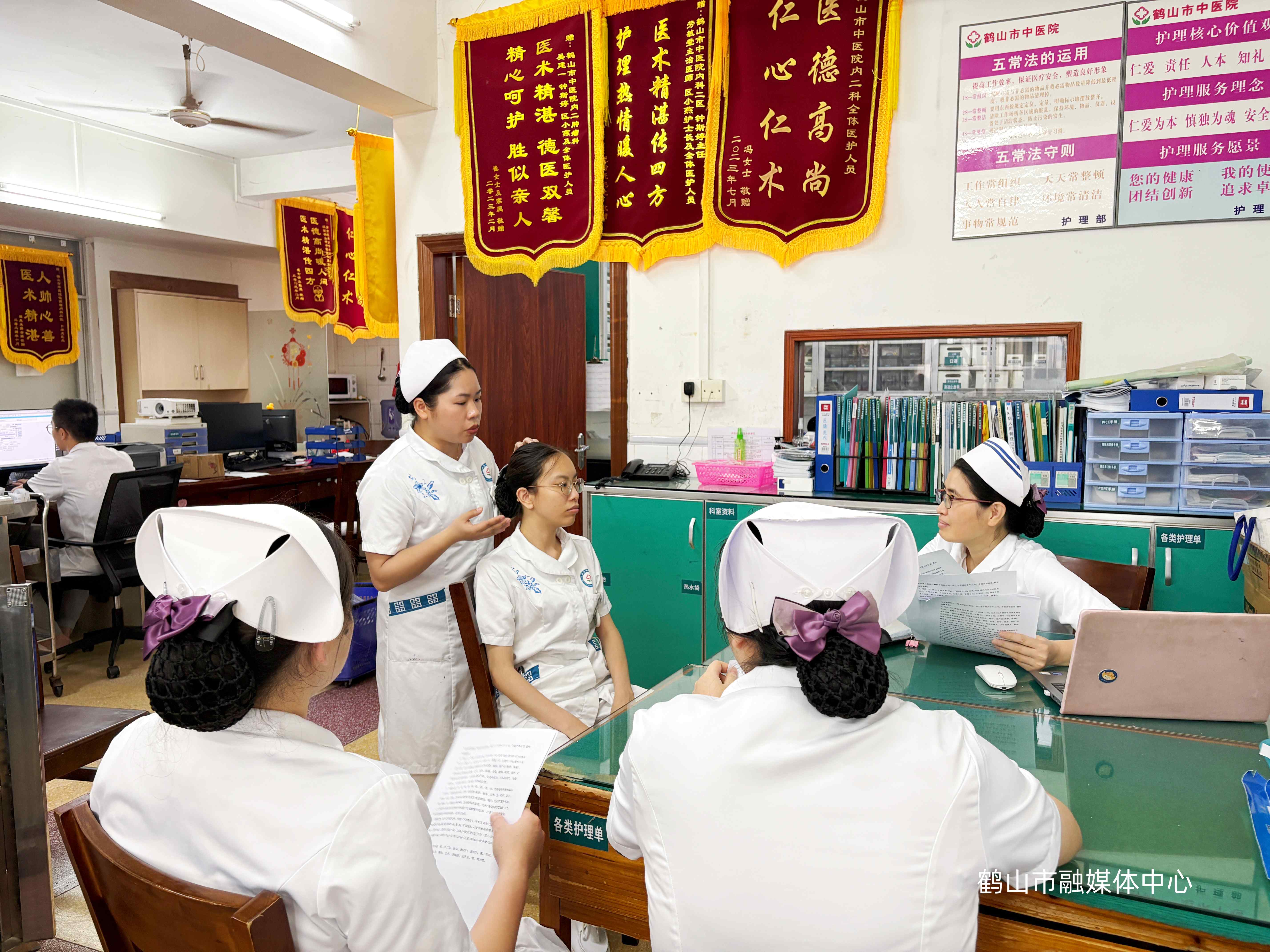 鹤山市中医院护士张艳琼：深耕护理十二载 仁心妙术护安康